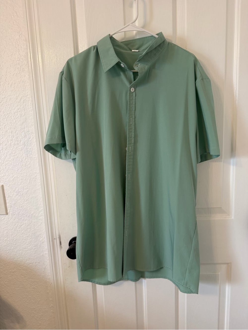 SHEIN Men's Short-Sleeve Button-Down Shirt in Mint Green